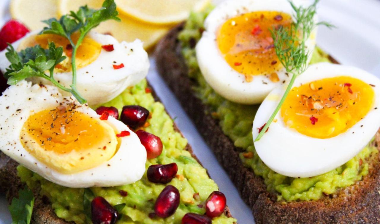 Hotel Crowne Plaza New Delhi Okhla By Ihg Extérieur photo Avocado on toast with a soft-boiled egg