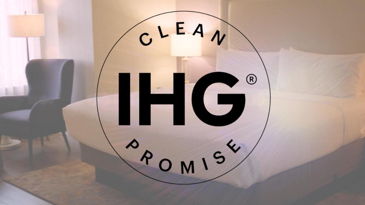 Hotel Crowne Plaza New Delhi Okhla By Ihg Extérieur photo IHG Clean Promise logo