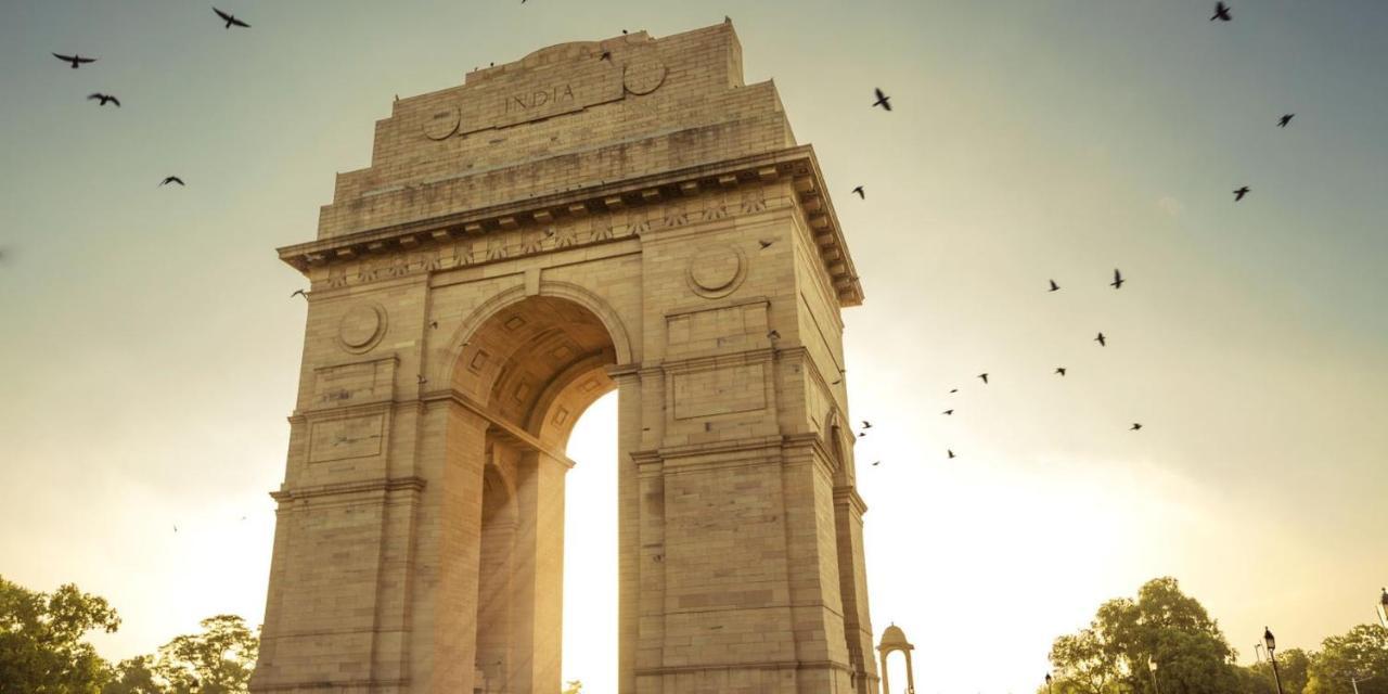 Hotel Crowne Plaza New Delhi Okhla By Ihg Extérieur photo India Gate