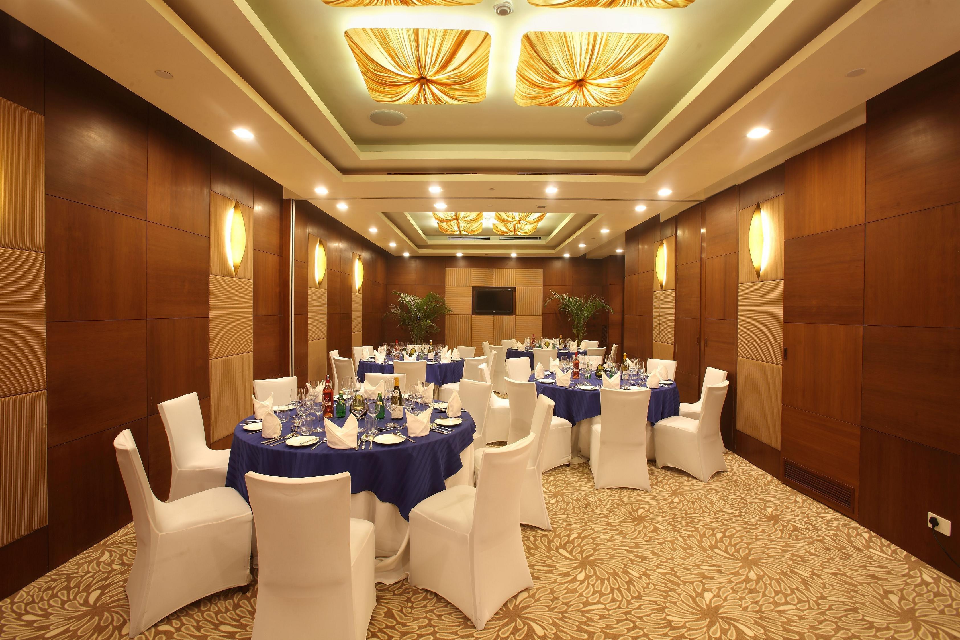 Hotel Crowne Plaza New Delhi Okhla By Ihg Extérieur photo The Royal