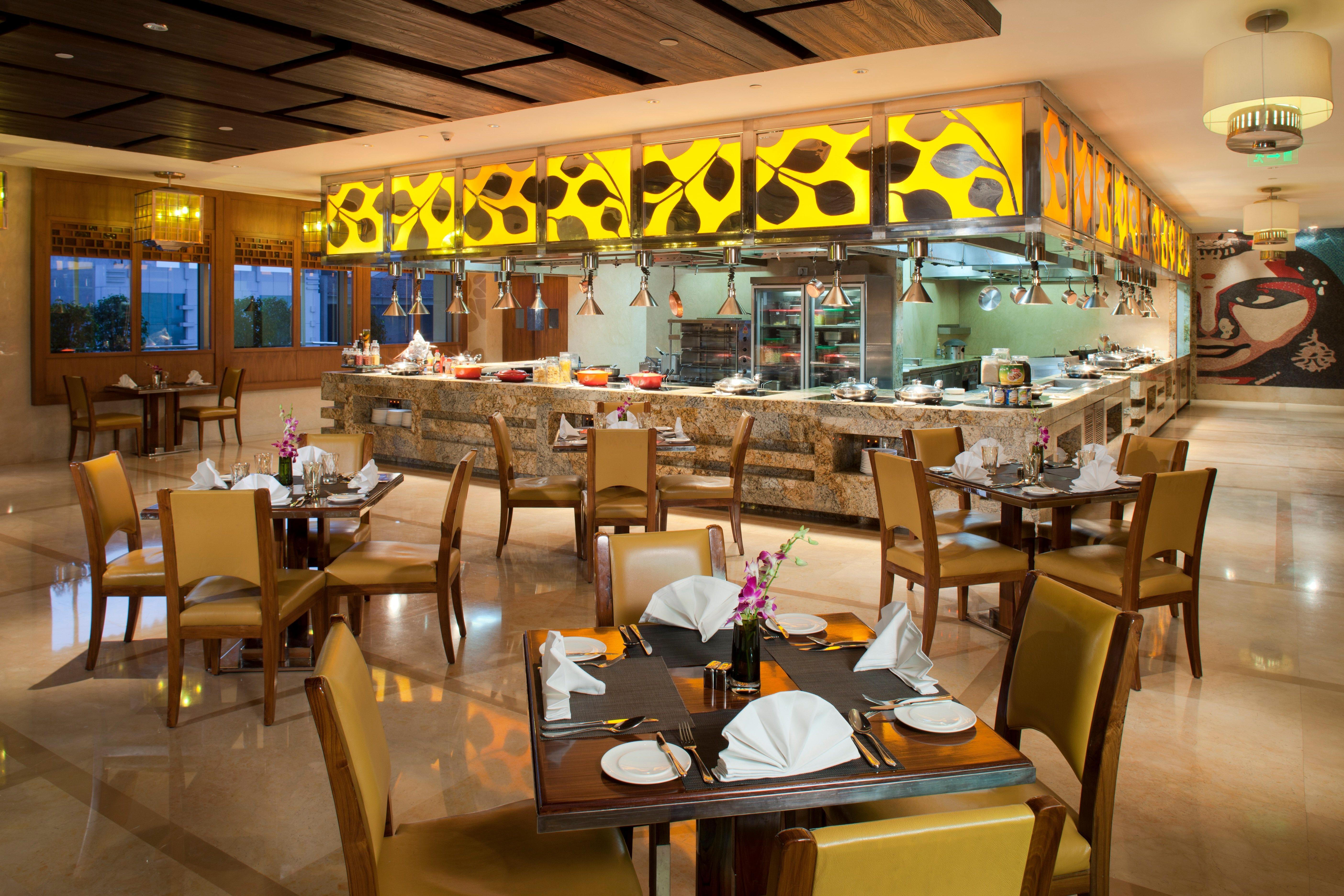 Hotel Crowne Plaza New Delhi Okhla By Ihg Extérieur photo The restaurant