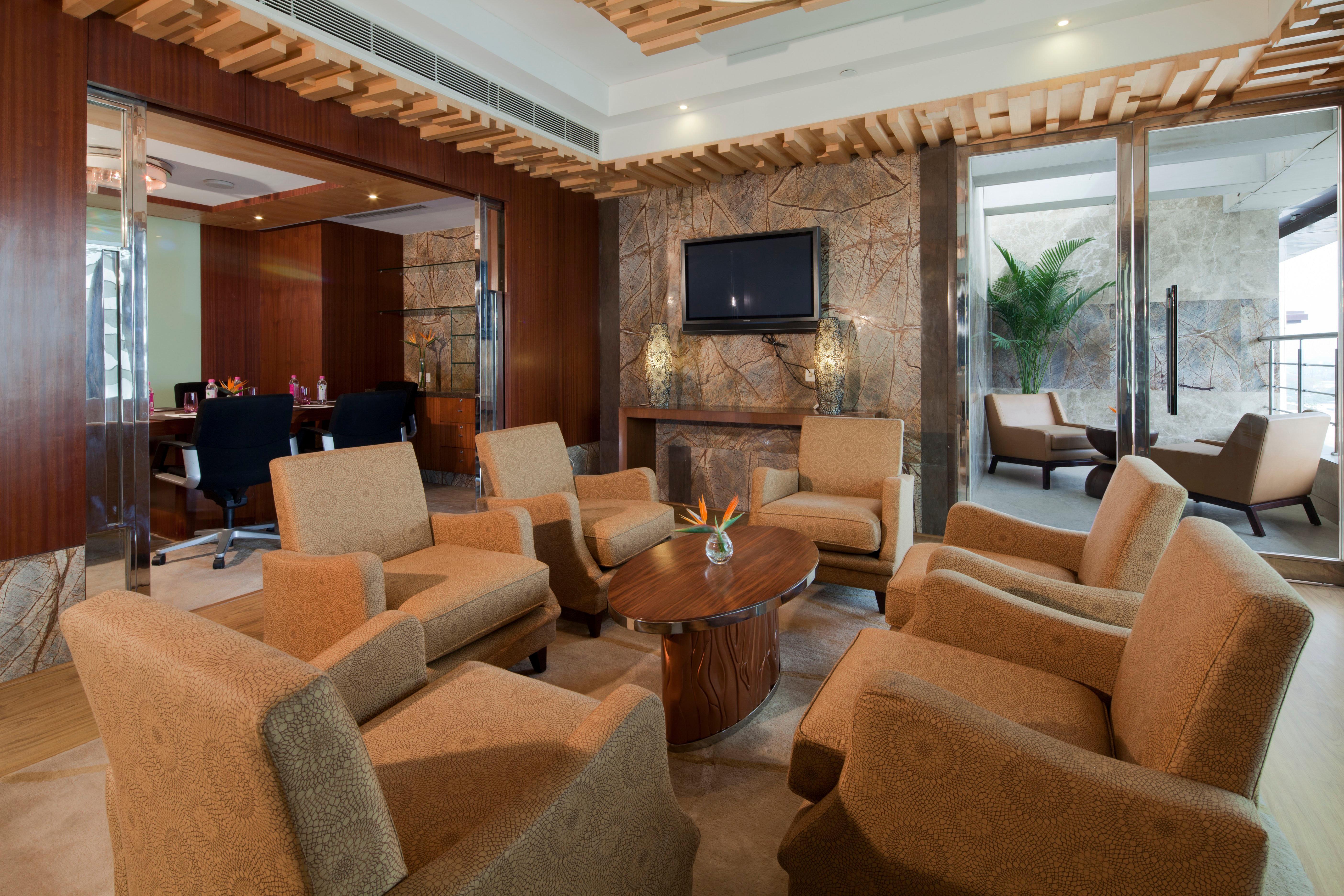 Hotel Crowne Plaza New Delhi Okhla By Ihg Extérieur photo The lounge at the airport